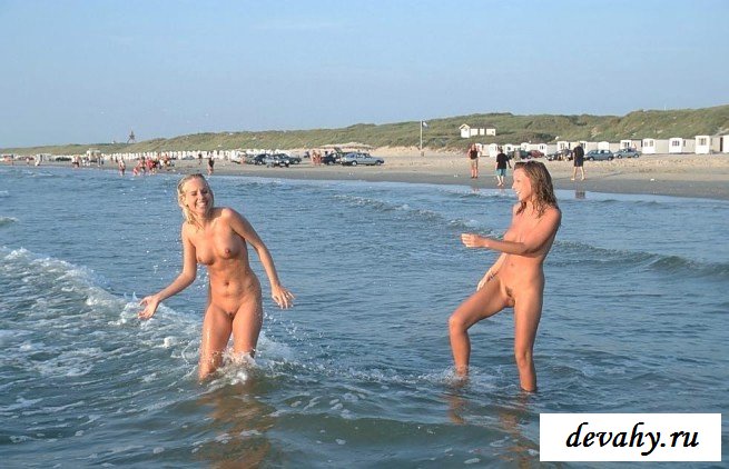 Красивые девочки на пляже