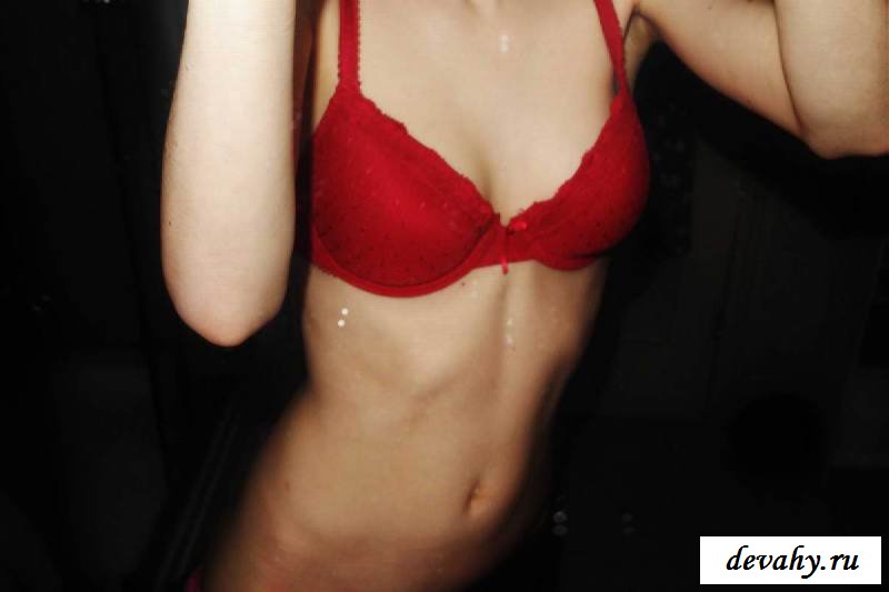 Буфера раздетой проститутки у себя в квартире в зеркале (15 фото эротики)